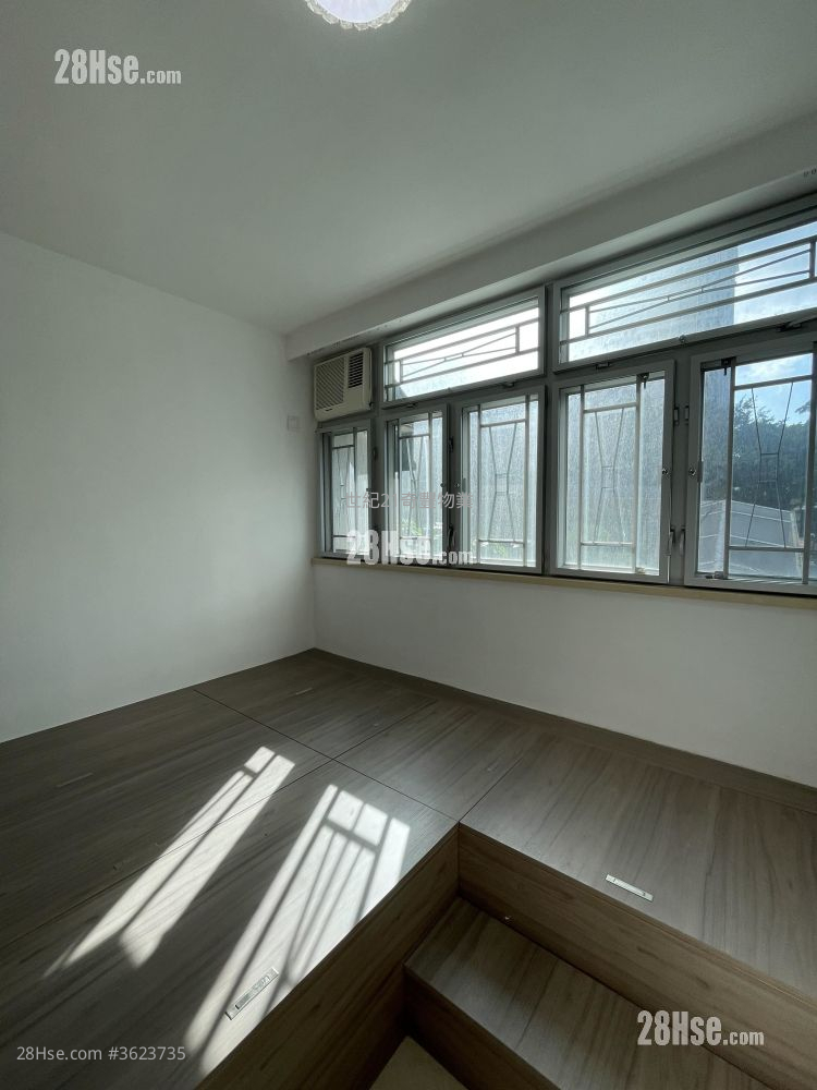 Cheung Wah Estate Sell 2 Bedrooms , 1 Bathroom 443 ft² ( 41.2 m² ) Cheung Wah Estate Sell 2 Bedrooms , 1 Bathroom 443 ft² ( 41.2 m² )