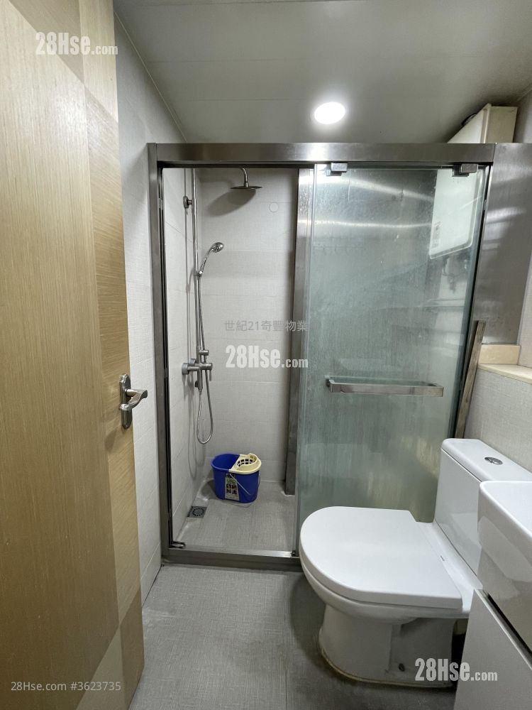 Cheung Wah Estate Sell 2 Bedrooms , 1 Bathroom 443 ft² ( 41.2 m² ) Cheung Wah Estate Sell 2 Bedrooms , 1 Bathroom 443 ft² ( 41.2 m² )