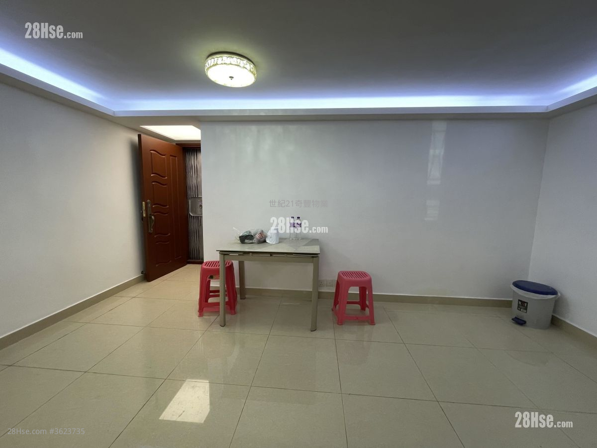 Cheung Wah Estate Sell 2 Bedrooms , 1 Bathroom 443 ft² ( 41.2 m² ) Cheung Wah Estate Sell 2 Bedrooms , 1 Bathroom 443 ft² ( 41.2 m² )