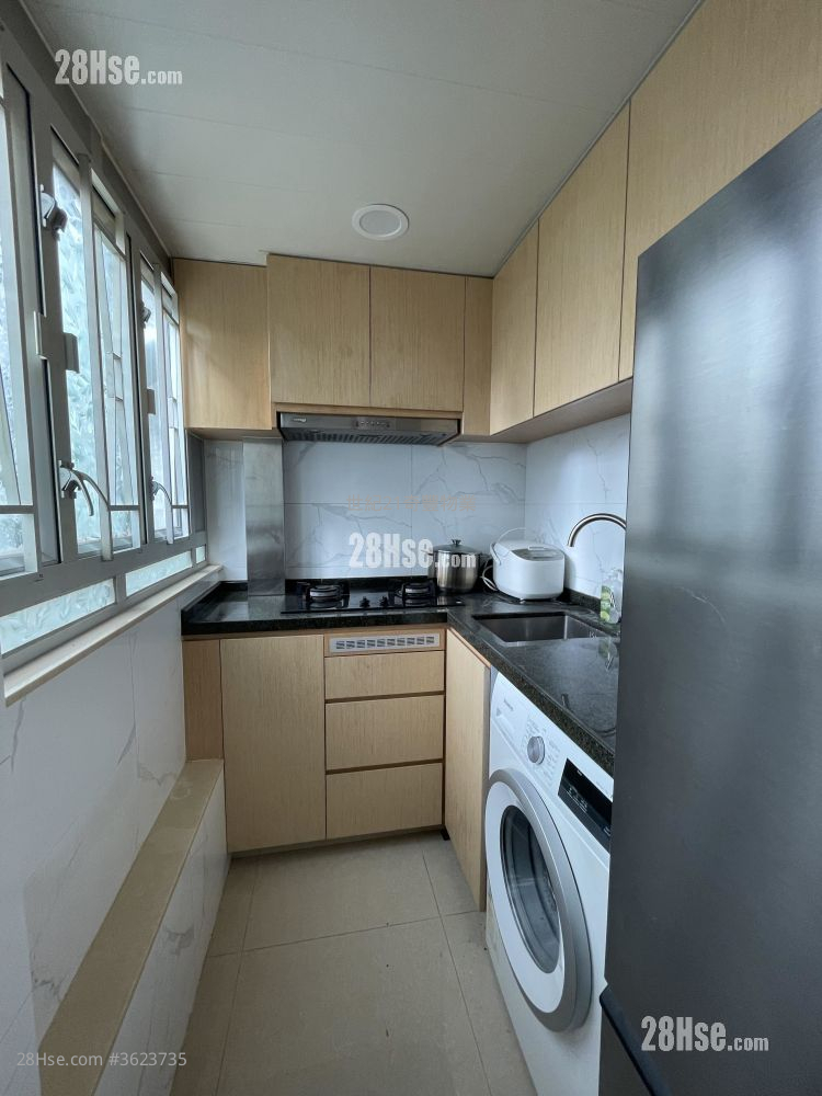 Cheung Wah Estate Sell 2 Bedrooms , 1 Bathroom 443 ft² ( 41.2 m² ) Cheung Wah Estate Sell 2 Bedrooms , 1 Bathroom 443 ft² ( 41.2 m² )
