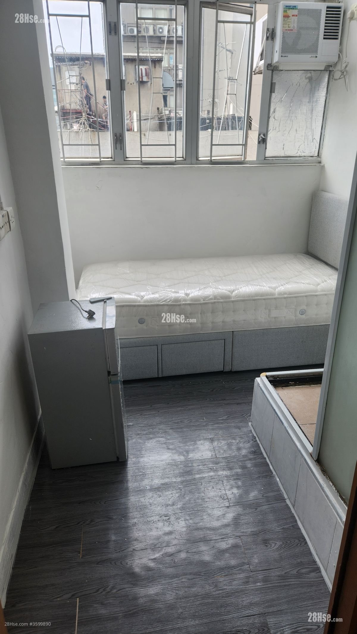 Vincent House Rental 90 ft² ( 8.4 m² )