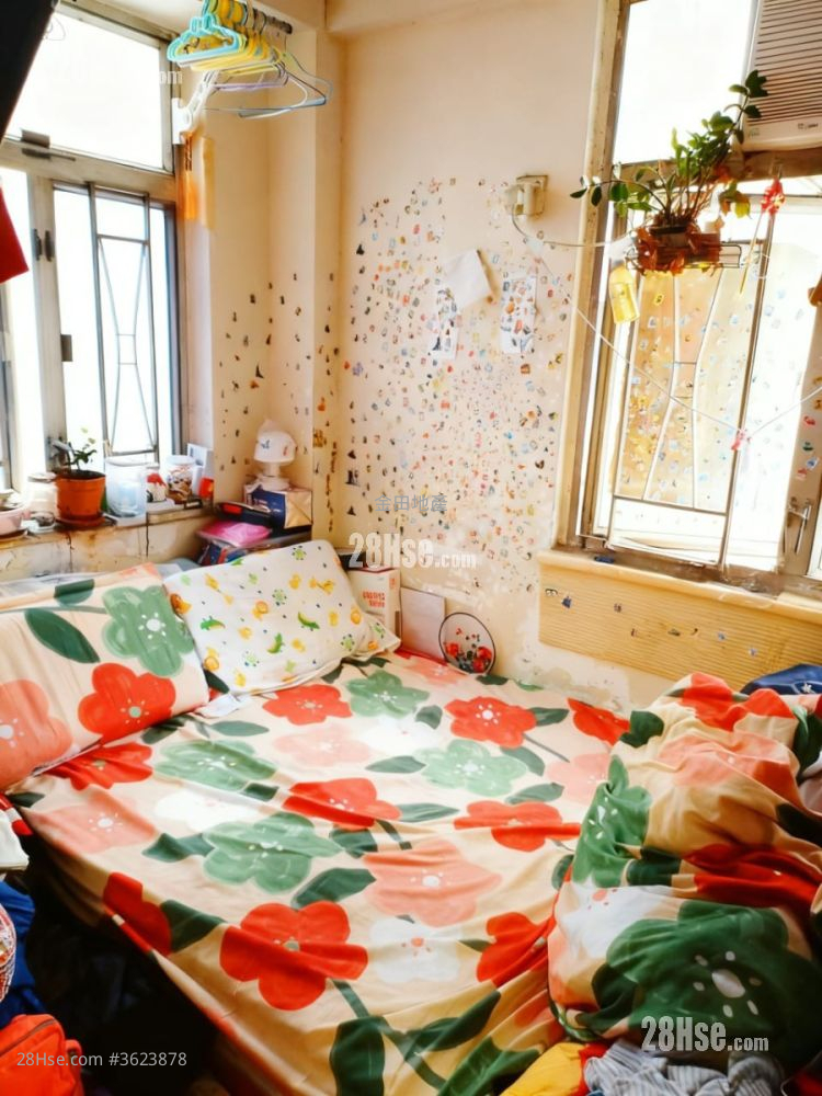 Wan Fung Mansion Sell 2 Bedrooms , 1 Bathroom 282 ft² ( 26.2 m² )