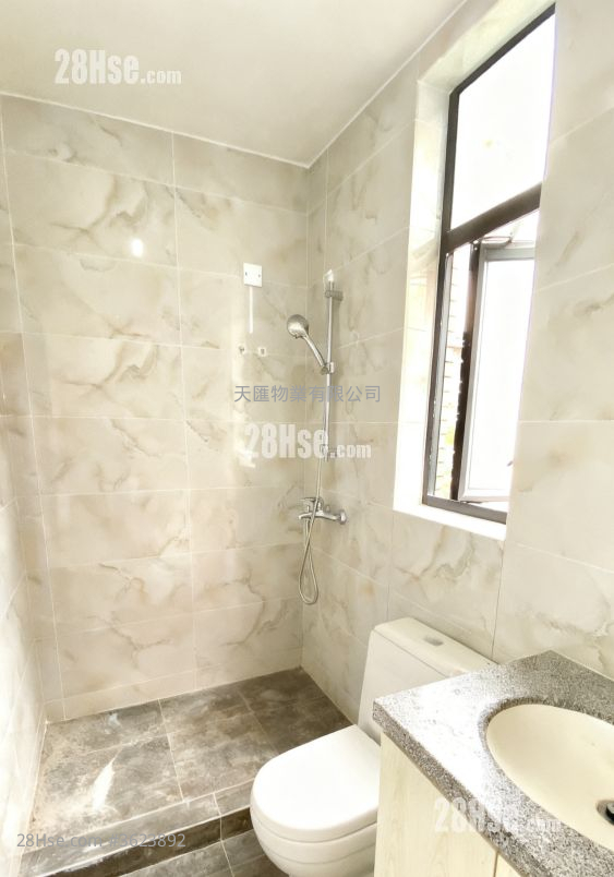 村屋 售盘 2 房 , 1 浴室 450 平方尺 ( 41.8 平方米 ) 村屋 售盘 2 房 , 1 浴室 450 平方尺 ( 41.8 平方米 )