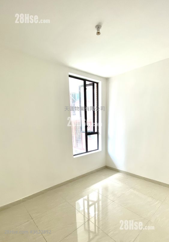 村屋 售盘 2 房 , 1 浴室 450 平方尺 ( 41.8 平方米 ) 村屋 售盘 2 房 , 1 浴室 450 平方尺 ( 41.8 平方米 )