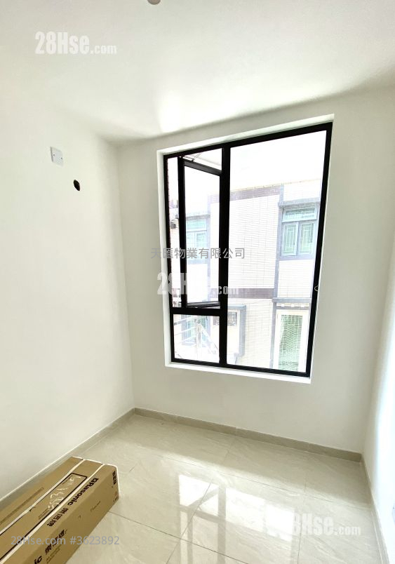 村屋 售盘 2 房 , 1 浴室 450 平方尺 ( 41.8 平方米 ) 村屋 售盘 2 房 , 1 浴室 450 平方尺 ( 41.8 平方米 )