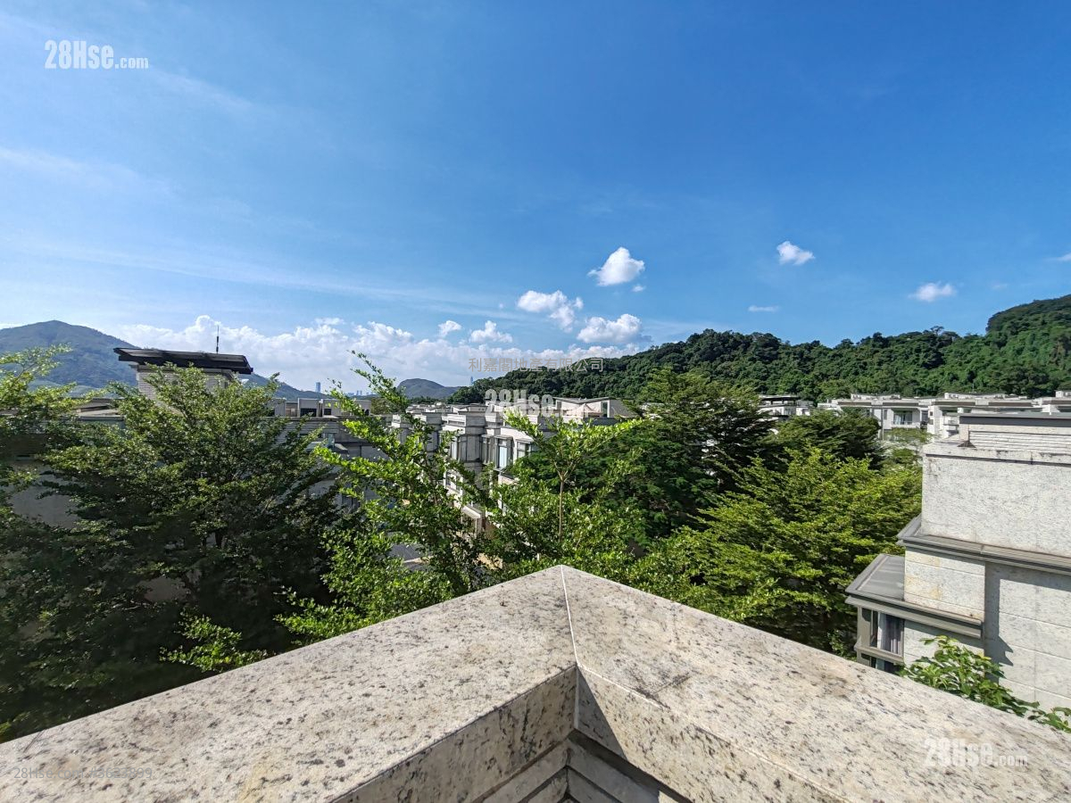 The Green Rental 3 Bedrooms , 2 Bathrooms 1,315 ft² ( 122.2 m² )