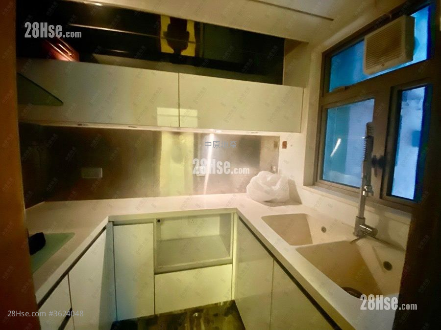 君汇港 售盘 3 房 541 平方尺 ( 50.3 平方米 ) 君汇港 售盘 3 房 541 平方尺 ( 50.3 平方米 )