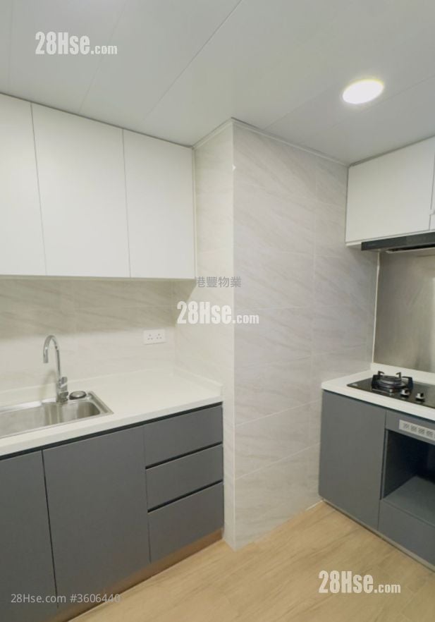 Fortress Garden Rental 3 Bedrooms , 2 Bathrooms 648 ft² ( 60.2 m² )