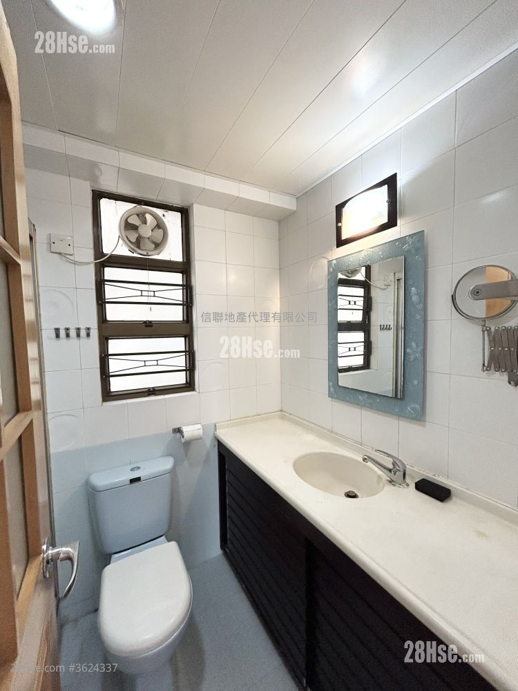 Union Plaza Sell 2 Bedrooms , 1 Bathroom 506 ft² ( 47.0 m² ) Union Plaza Sell 2 Bedrooms , 1 Bathroom 506 ft² ( 47.0 m² )