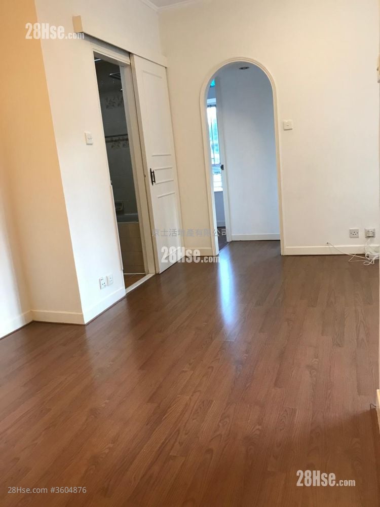 Glamour Garden Rental 2 Bedrooms , 1 Bathroom 386 ft² ( 35.9 m² )