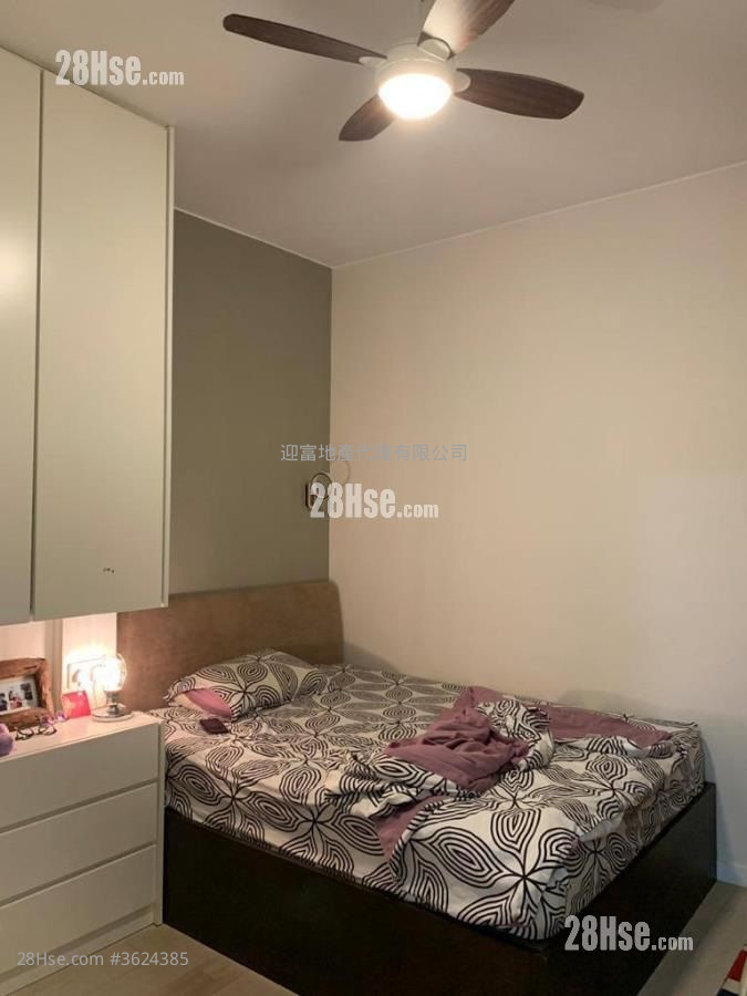 Royal Peninsula Sell 4 Bedrooms , 3 Bathrooms 920 ft² ( 85.5 m² ) Royal Peninsula Sell 4 Bedrooms , 3 Bathrooms 920 ft² ( 85.5 m² )