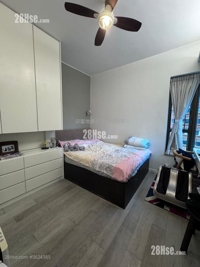 Royal Peninsula Sell 4 Bedrooms , 3 Bathrooms 920 ft² ( 85.5 m² ) Royal Peninsula Sell 4 Bedrooms , 3 Bathrooms 920 ft² ( 85.5 m² )