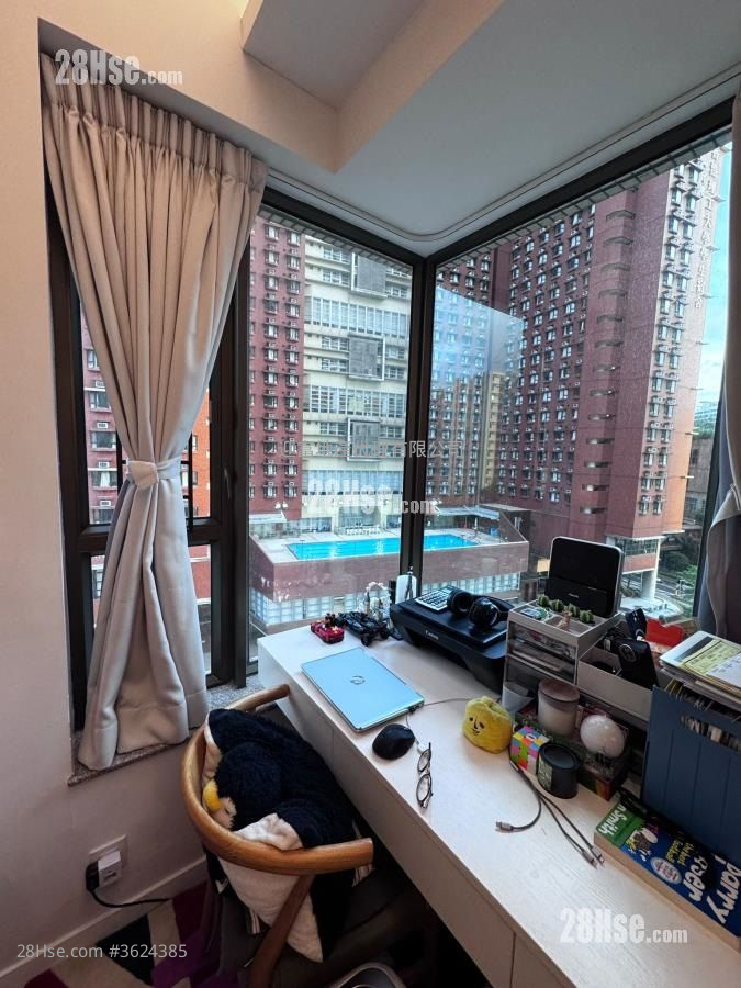 Royal Peninsula Sell 4 Bedrooms , 3 Bathrooms 920 ft² ( 85.5 m² ) Royal Peninsula Sell 4 Bedrooms , 3 Bathrooms 920 ft² ( 85.5 m² )