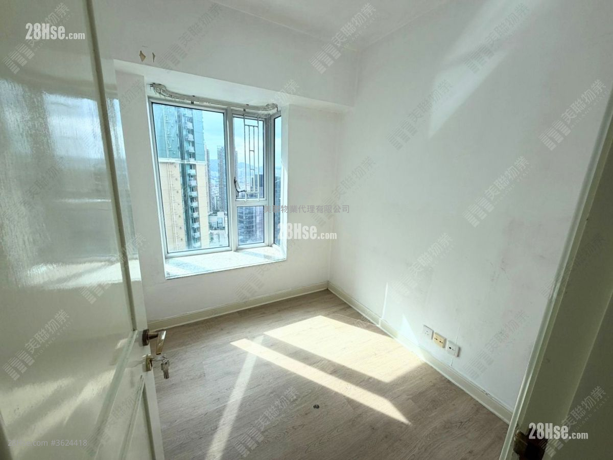 Banyan Garden Sell 3 Bedrooms , 2 Bathrooms 736 ft² ( 68.4 m² ) Banyan Garden Sell 3 Bedrooms , 2 Bathrooms 736 ft² ( 68.4 m² )