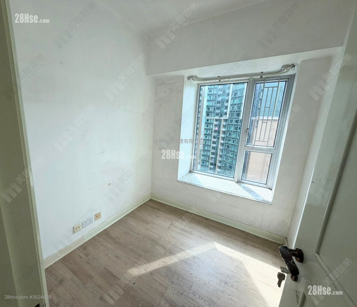 Banyan Garden Sell 3 Bedrooms , 2 Bathrooms 736 ft² ( 68.4 m² ) Banyan Garden Sell 3 Bedrooms , 2 Bathrooms 736 ft² ( 68.4 m² )