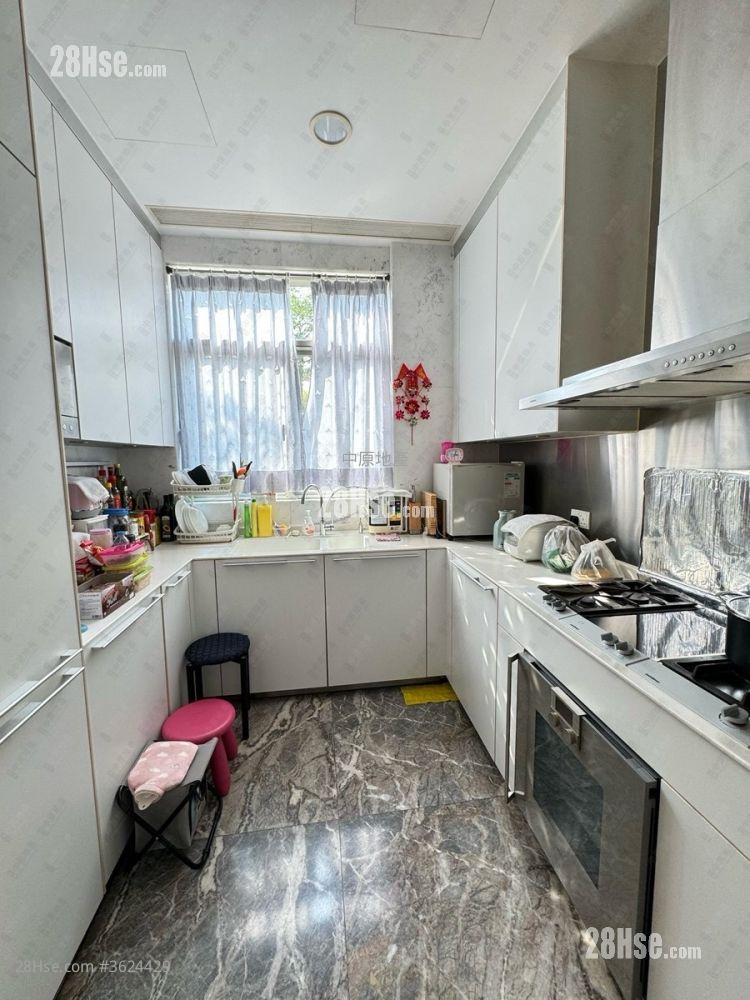 The Green Sell 3 Bedrooms 1,315 ft² ( 122.2 m² )