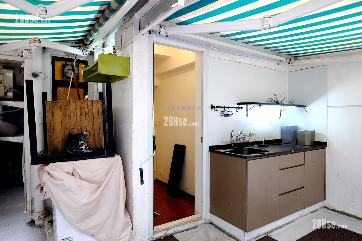 other: Flat roof other: Flat roof