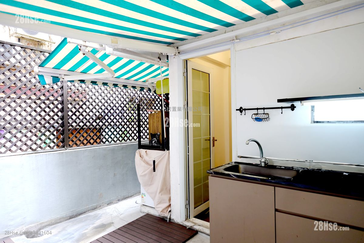 other: Flat roof other: Flat roof