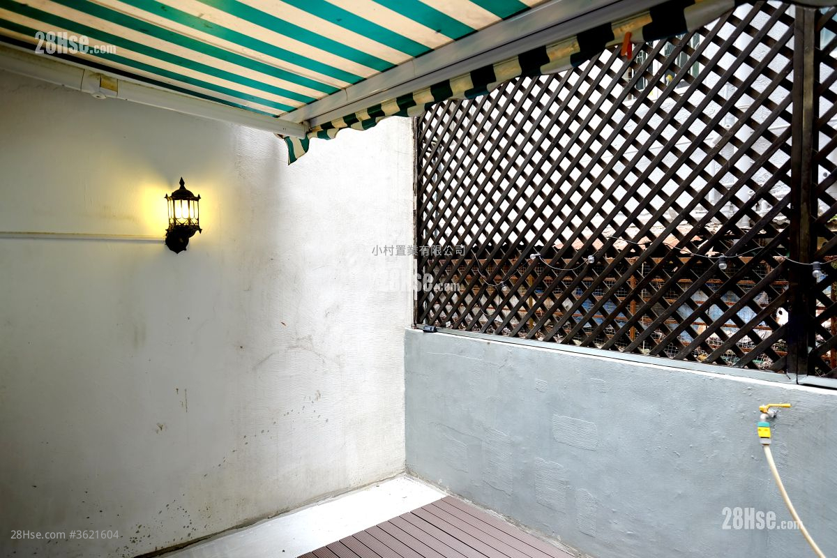 other: Flat roof other: Flat roof