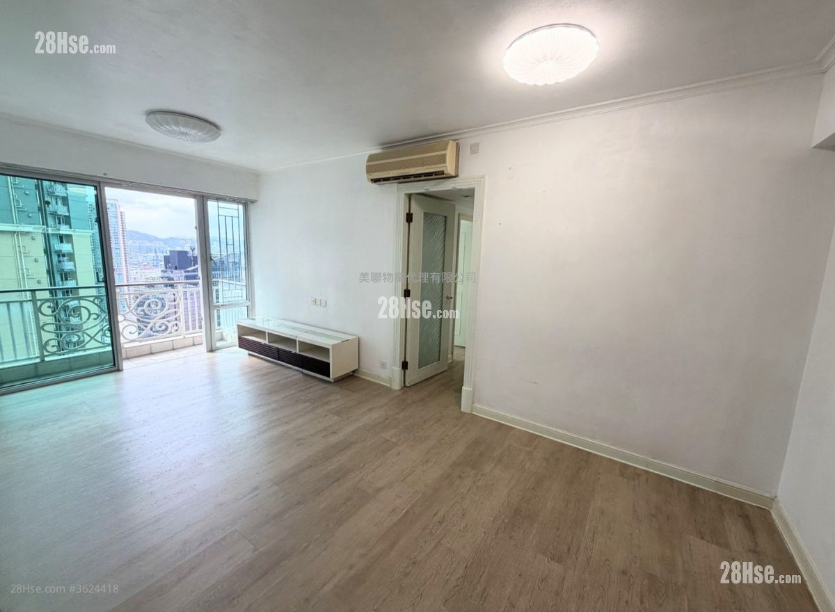 Banyan Garden Sell 3 Bedrooms , 2 Bathrooms 736 ft² ( 68.4 m² ) Banyan Garden Sell 3 Bedrooms , 2 Bathrooms 736 ft² ( 68.4 m² )