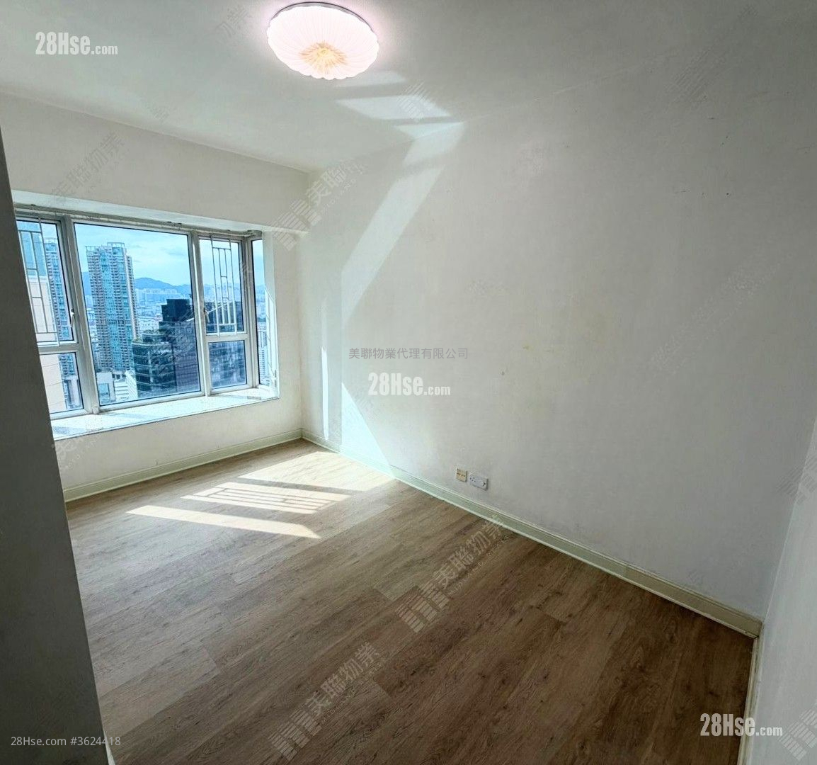 Banyan Garden Sell 3 Bedrooms , 2 Bathrooms 736 ft² ( 68.4 m² ) Banyan Garden Sell 3 Bedrooms , 2 Bathrooms 736 ft² ( 68.4 m² )