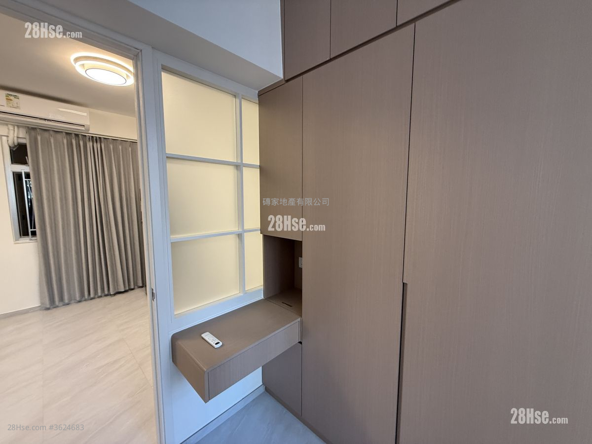 光华大厦 租盘 2 房 , 1 浴室 452 平方尺 ( 42.0 平方米 ) 光华大厦 租盘 2 房 , 1 浴室 452 平方尺 ( 42.0 平方米 )