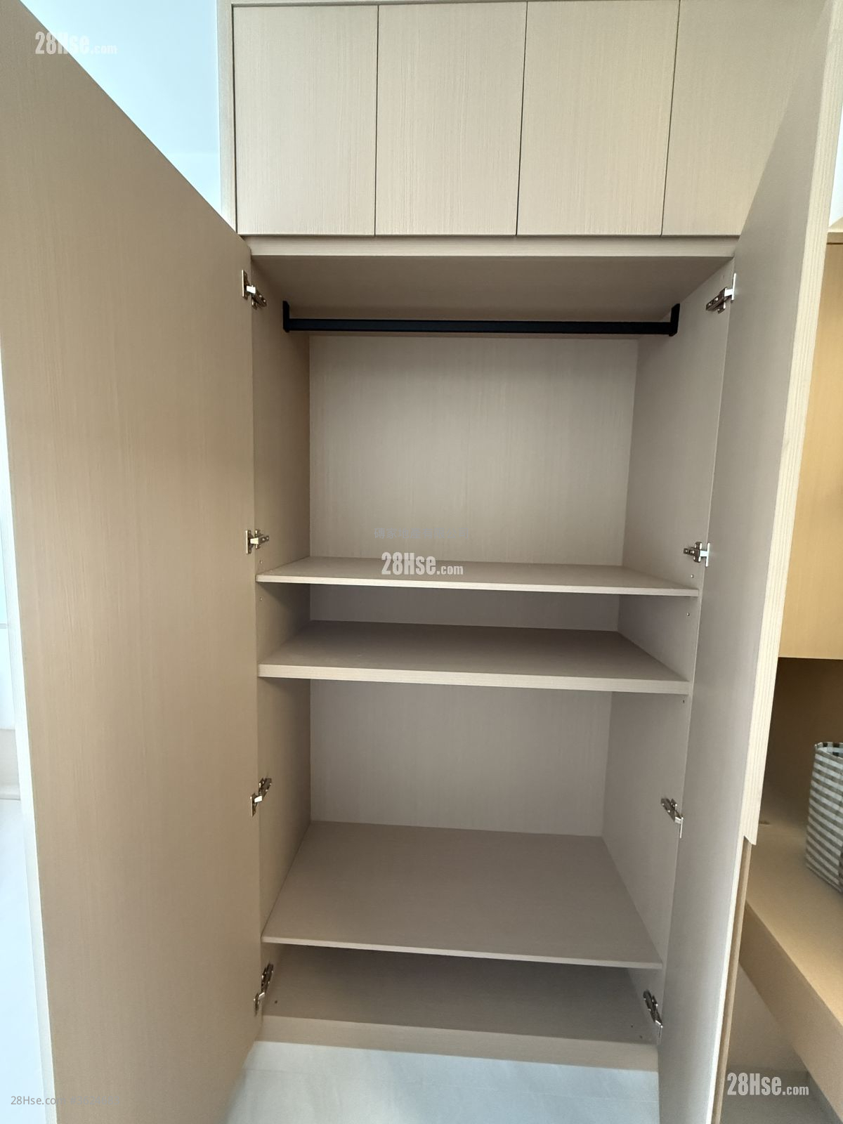 光华大厦 租盘 2 房 , 1 浴室 452 平方尺 ( 42.0 平方米 ) 光华大厦 租盘 2 房 , 1 浴室 452 平方尺 ( 42.0 平方米 )