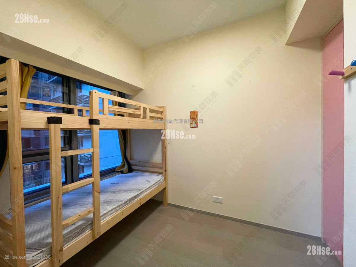 Ontolo Sell 2 Bedrooms , 1 Bathroom 566 ft² ( 52.6 m² ) Ontolo Sell 2 Bedrooms , 1 Bathroom 566 ft² ( 52.6 m² )