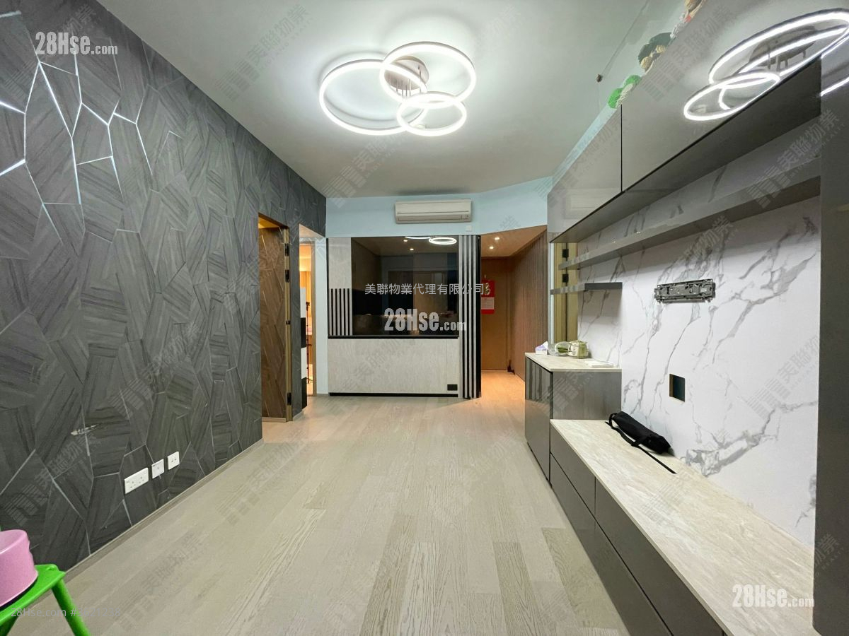 Ontolo Sell 2 Bedrooms , 1 Bathroom 566 ft² ( 52.6 m² ) Ontolo Sell 2 Bedrooms , 1 Bathroom 566 ft² ( 52.6 m² )