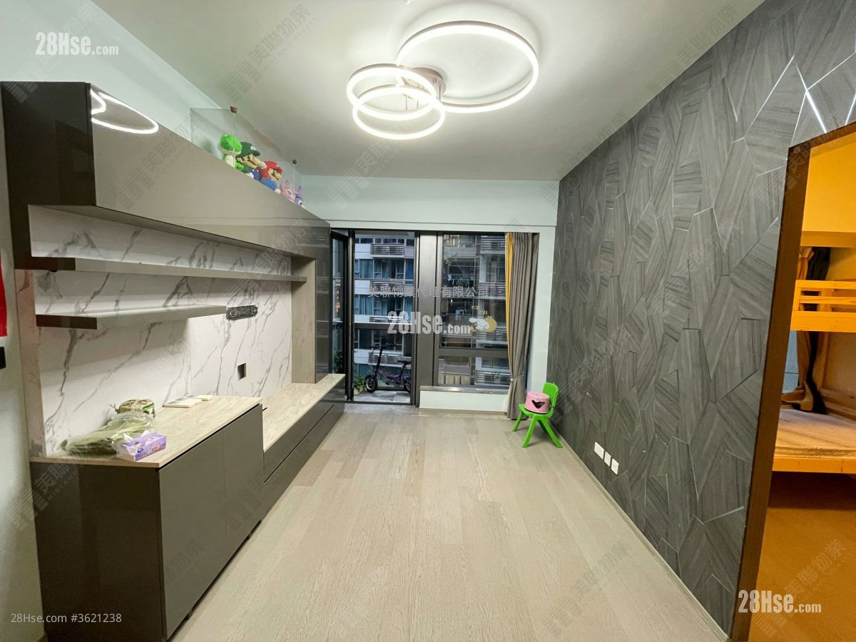 Ontolo Sell 2 Bedrooms , 1 Bathroom 566 ft² ( 52.6 m² ) Ontolo Sell 2 Bedrooms , 1 Bathroom 566 ft² ( 52.6 m² )