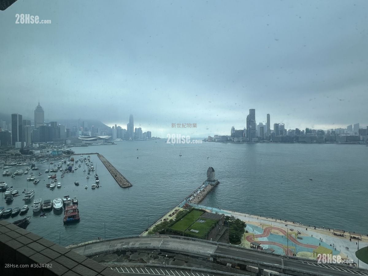 Victoria Centre Rental 4 Bedrooms , 2 Bathrooms 1,031 ft² ( 95.8 m² )