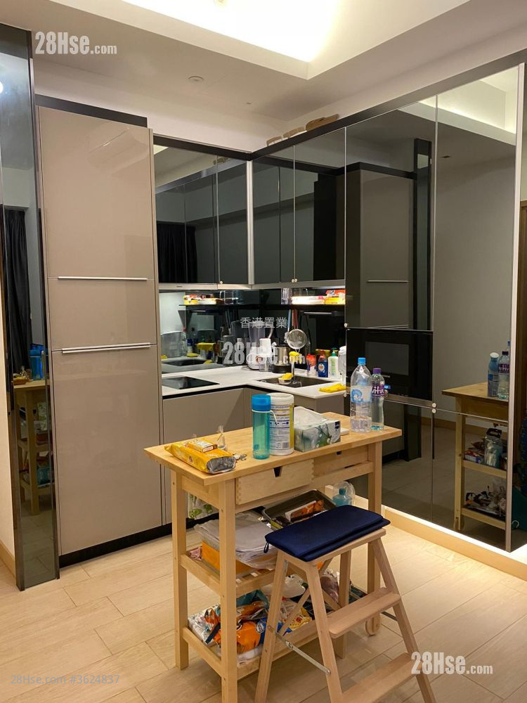 Century Link Sell 2 Bedrooms 452 ft² ( 42.0 m² ) Century Link Sell 2 Bedrooms 452 ft² ( 42.0 m² )