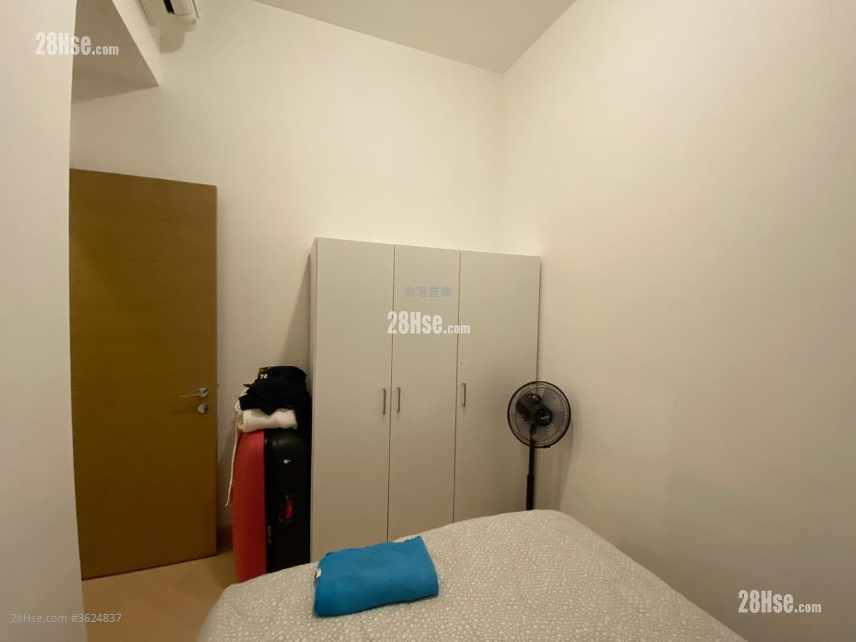 Century Link Sell 2 Bedrooms 452 ft² ( 42.0 m² ) Century Link Sell 2 Bedrooms 452 ft² ( 42.0 m² )