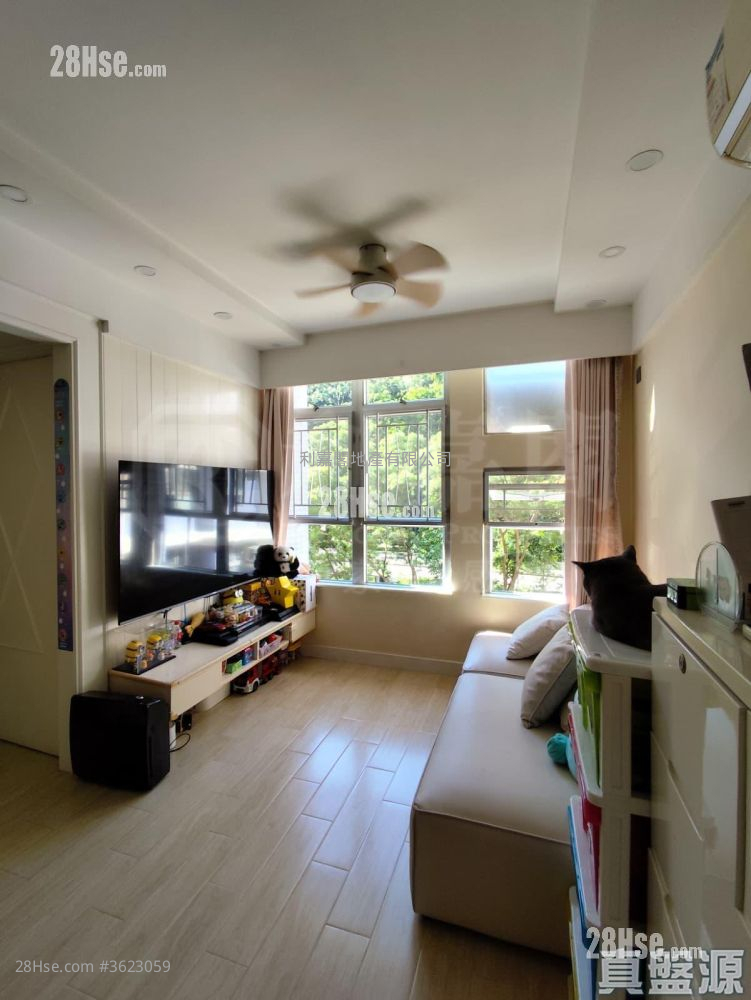 Choi Ming Court Sell 3 Bedrooms , 2 Bathrooms 650 ft² ( 60.4 m² )