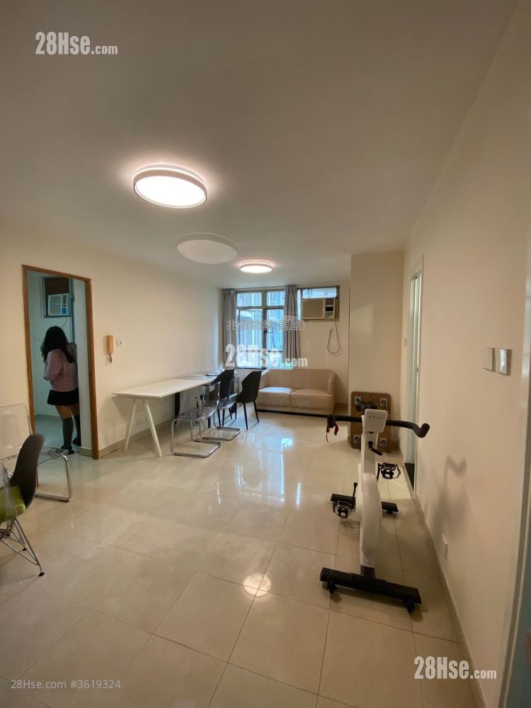 Hoi Fu Court Sell 2 Bedrooms , 1 Bathroom 538 ft² ( 50.0 m² )