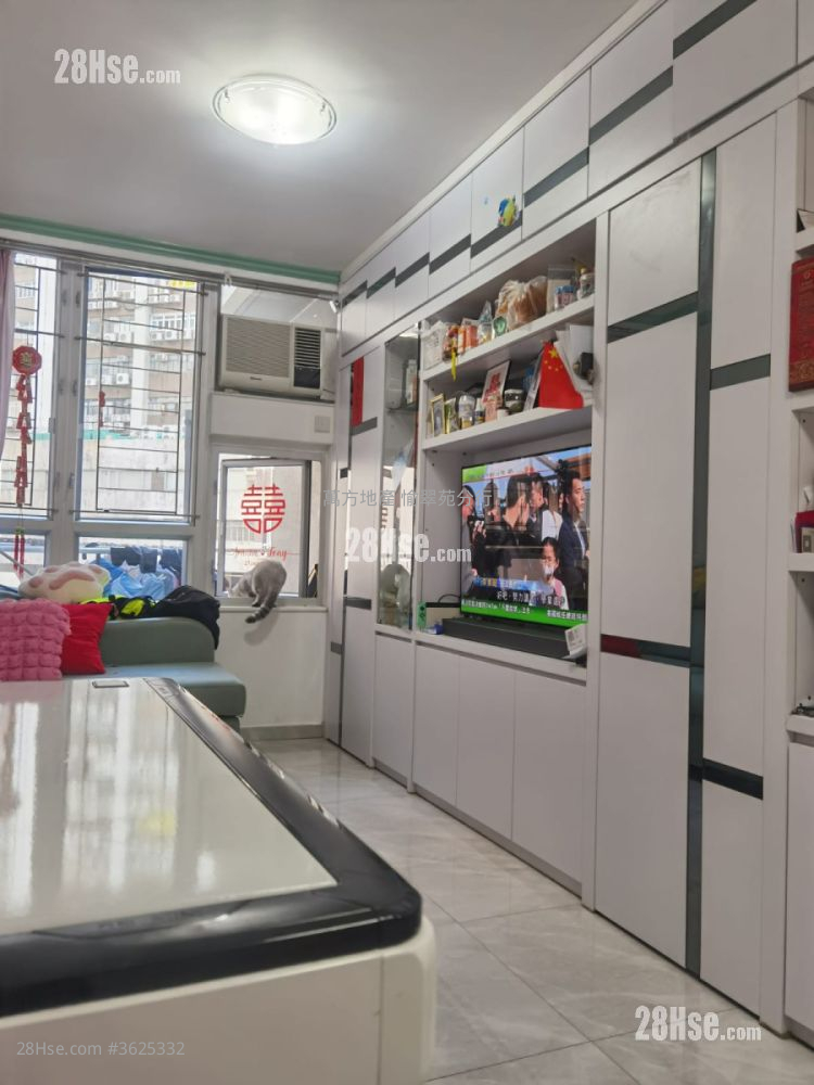 Yuk Wo Court Sell 2 Bedrooms , 1 Bathroom 454 ft² ( 42.2 m² )