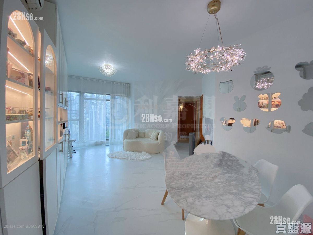 The Belcher's Sell 3 Bedrooms 762 ft² ( 70.8 m² ) The Belcher's Sell 3 Bedrooms 762 ft² ( 70.8 m² )