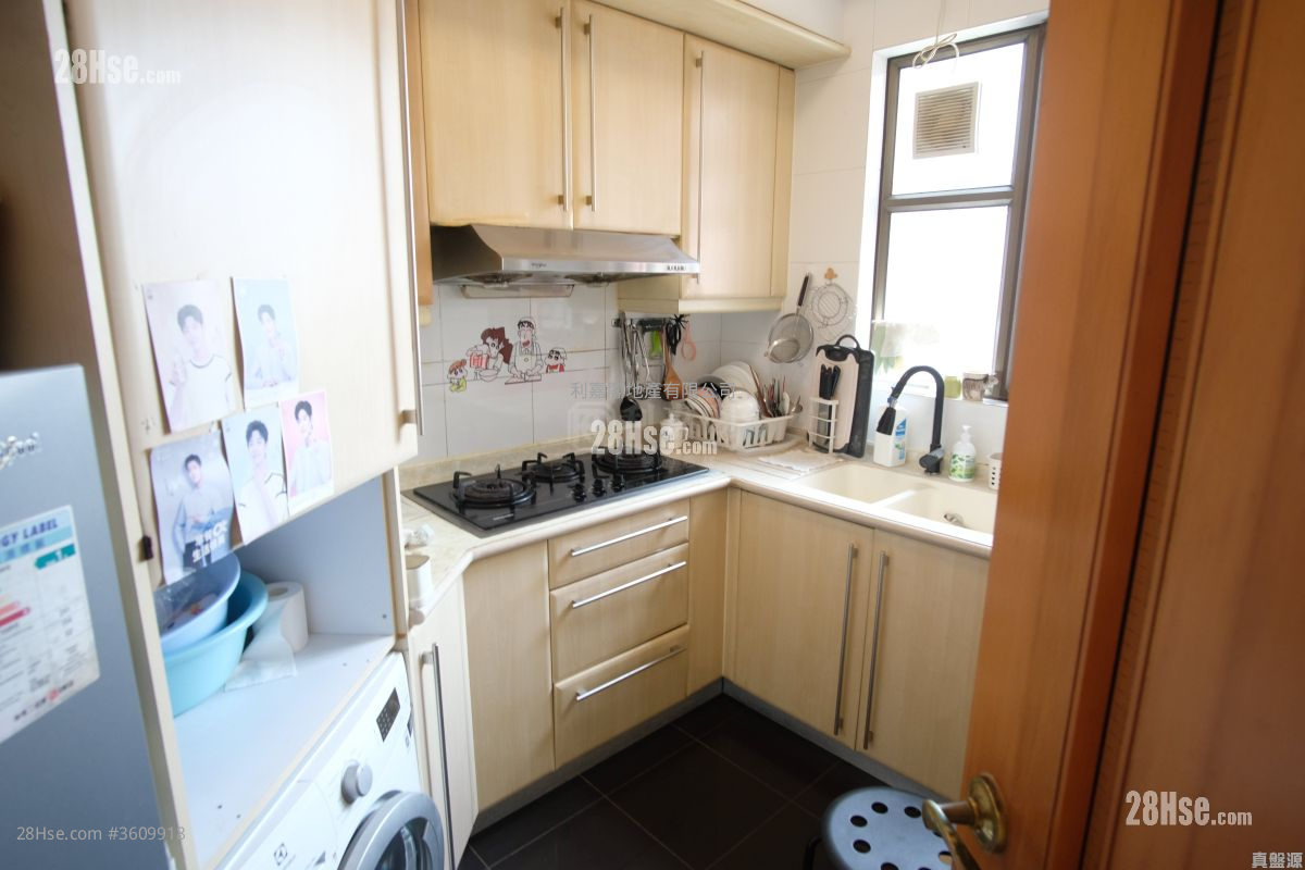 The Belcher's Sell 3 Bedrooms 762 ft² ( 70.8 m² ) The Belcher's Sell 3 Bedrooms 762 ft² ( 70.8 m² )