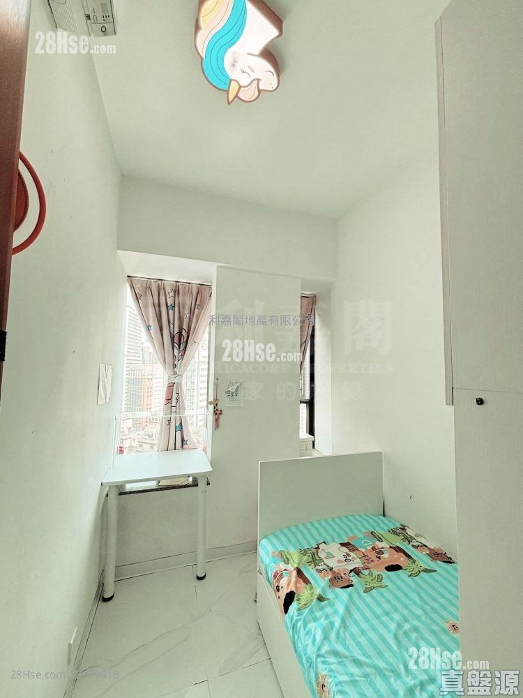 The Belcher's Sell 3 Bedrooms 762 ft² ( 70.8 m² ) The Belcher's Sell 3 Bedrooms 762 ft² ( 70.8 m² )