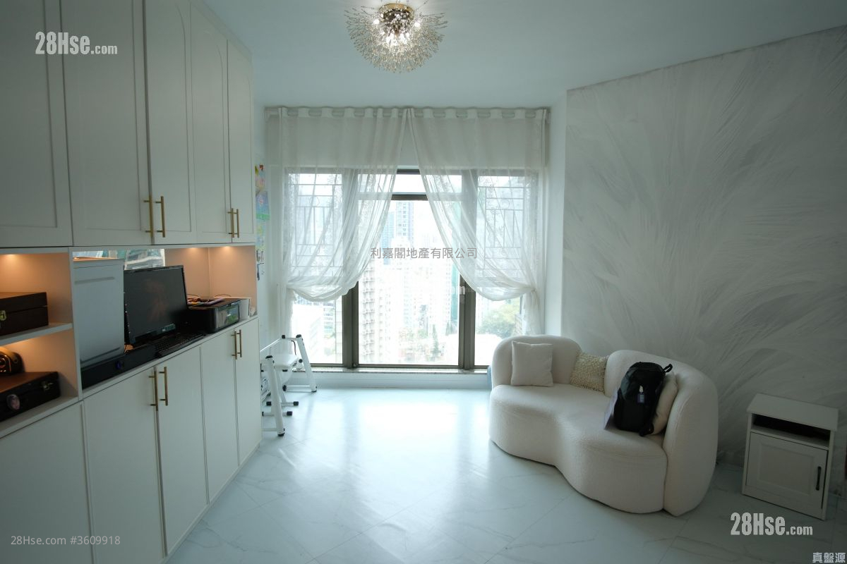 The Belcher's Sell 3 Bedrooms 762 ft² ( 70.8 m² ) The Belcher's Sell 3 Bedrooms 762 ft² ( 70.8 m² )