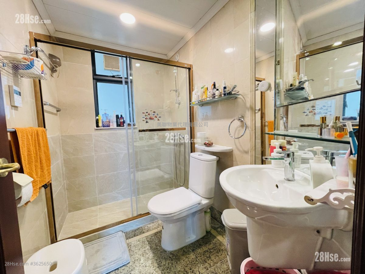 Constellation Cove Sell 3 Bedrooms , 3 Bathrooms 1,089 ft² ( 101.2 m² ) Constellation Cove Sell 3 Bedrooms , 3 Bathrooms 1,089 ft² ( 101.2 m² )