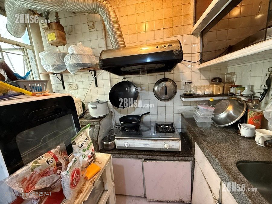 嘉盛苑 售盘 3 房 , 2 浴室 606 平方尺 ( 56.3 平方米 ) 嘉盛苑 售盘 3 房 , 2 浴室 606 平方尺 ( 56.3 平方米 )