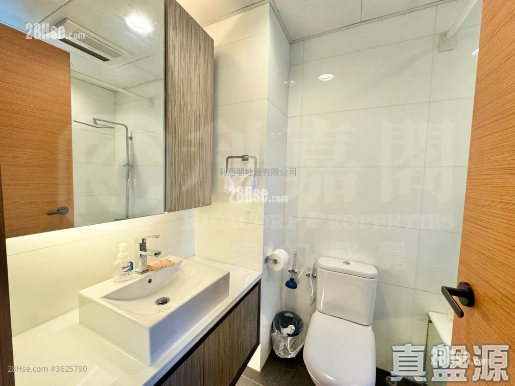 聚豪天下 售盘 3 房 2,447 平方尺 ( 227.3 平方米 ) 聚豪天下 售盘 3 房 2,447 平方尺 ( 227.3 平方米 )