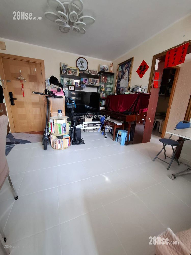 King Shing Court Sell 3 Bedrooms , 1 Bathroom 598 ft² ( 55.6 m² )