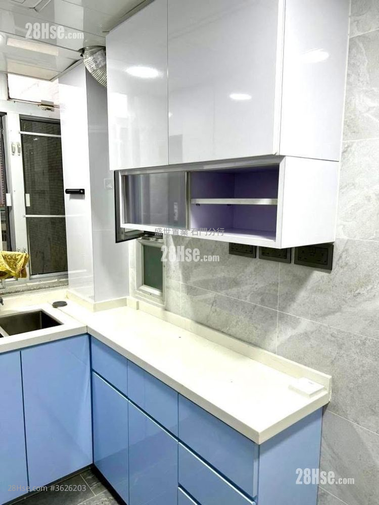 Kam On Court Sell 2 Bedrooms , 1 Bathroom 401 ft² ( 37.3 m² )