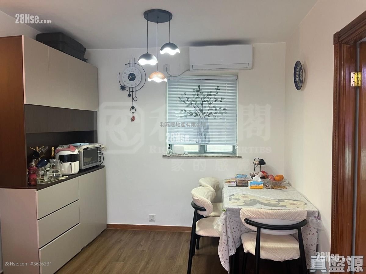 Tung Chung Crescent Sell 2 Bedrooms 544 ft² ( 50.5 m² )