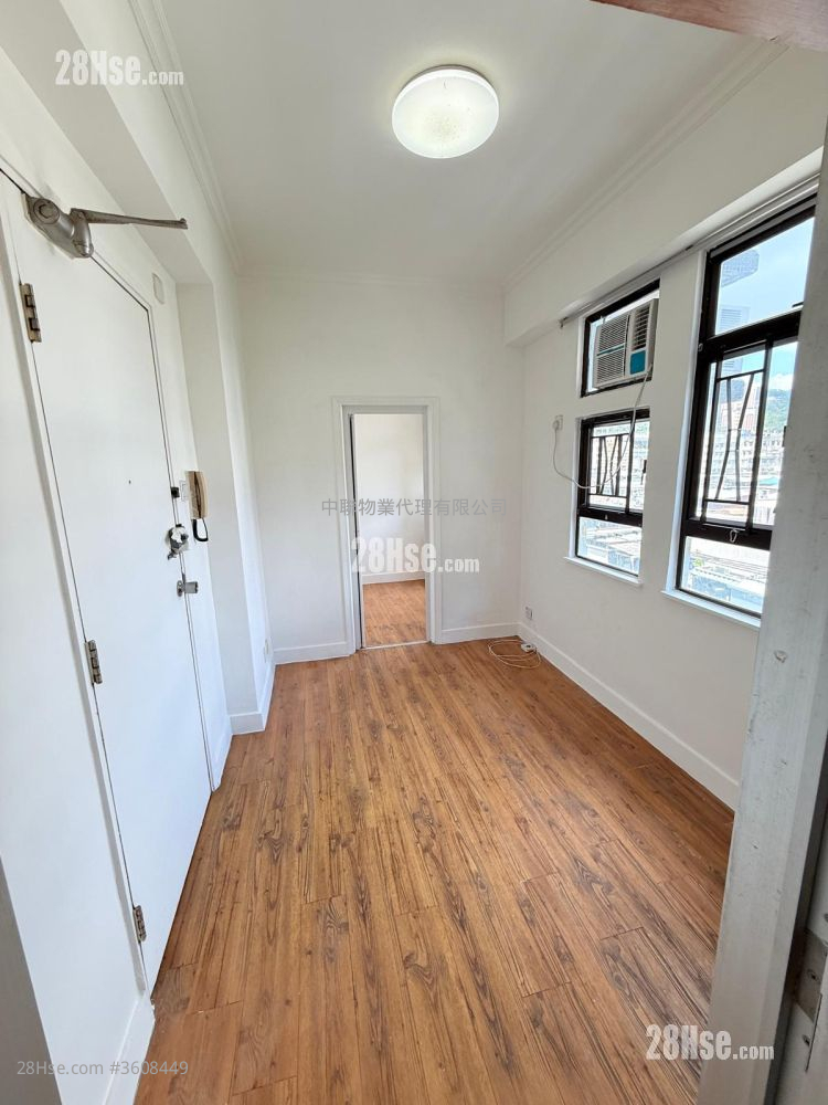 积富楼 租盘 189 平方尺 ( 17.6 平方米 )