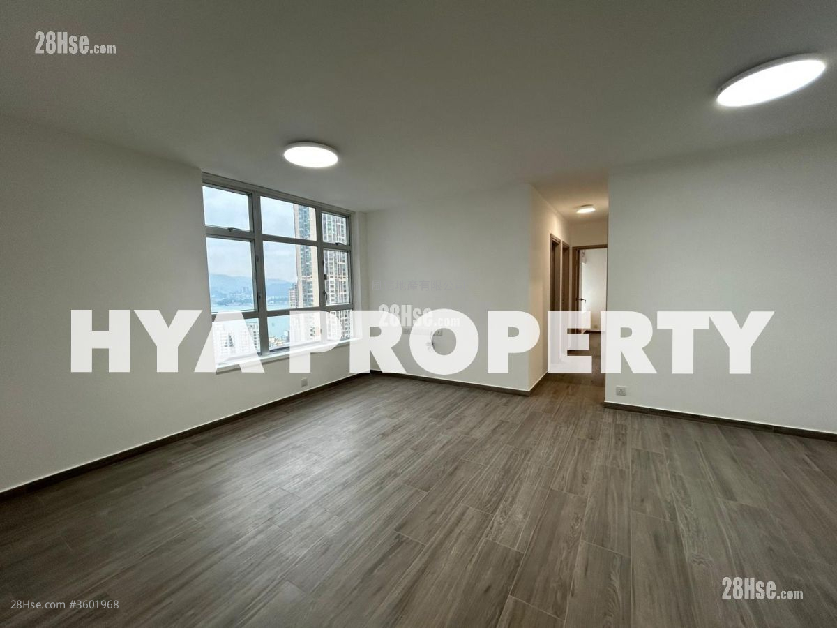 Academic Terrace Rental 3 Bedrooms , 2 Bathrooms 649 ft² ( 60.3 m² )