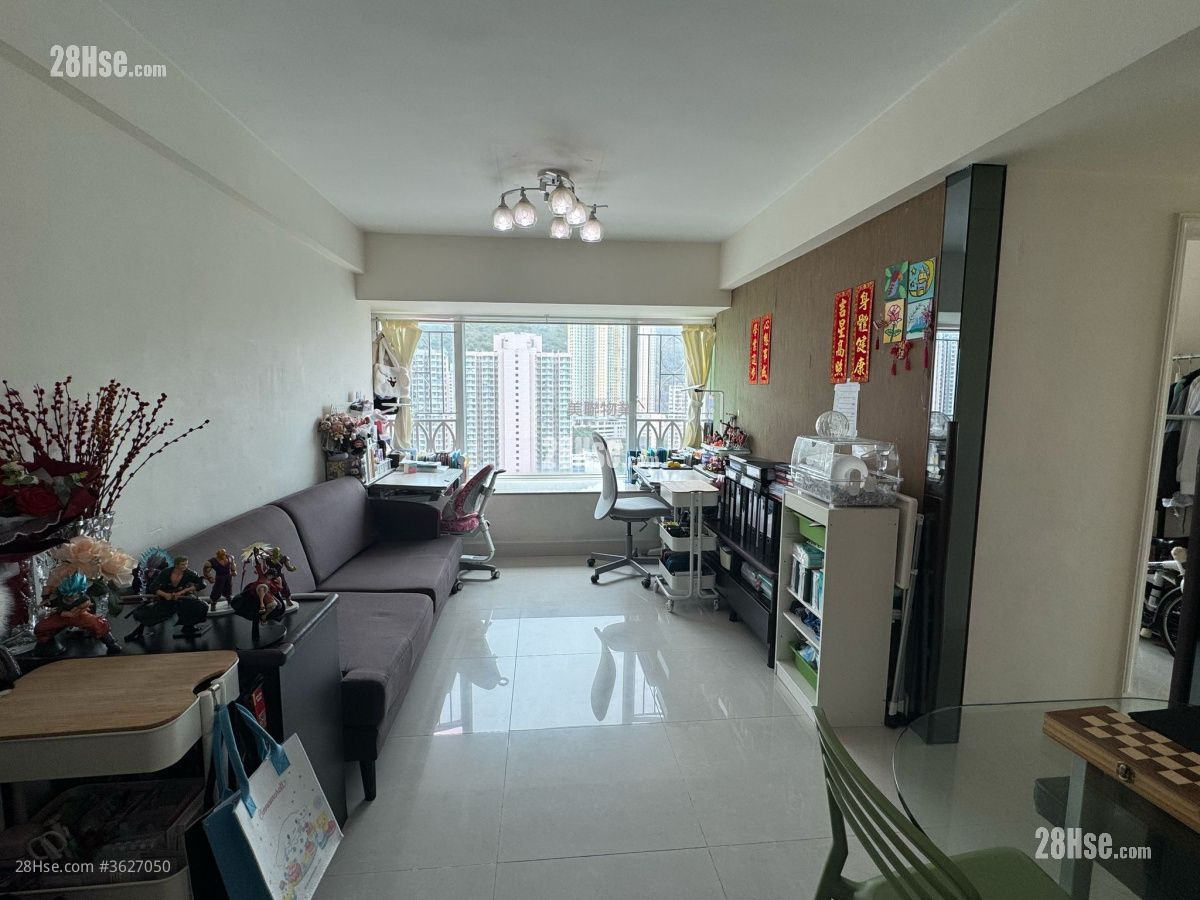 The Apex Sell 3 Bedrooms , 2 Bathrooms 639 ft² ( 59.4 m² )