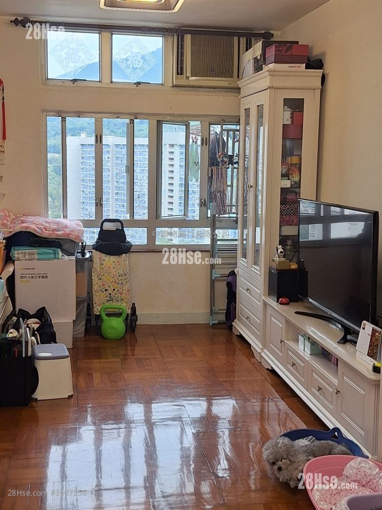 Kam On Court Sell 3 Bedrooms , 1 Bathroom 645 ft² ( 59.9 m² )